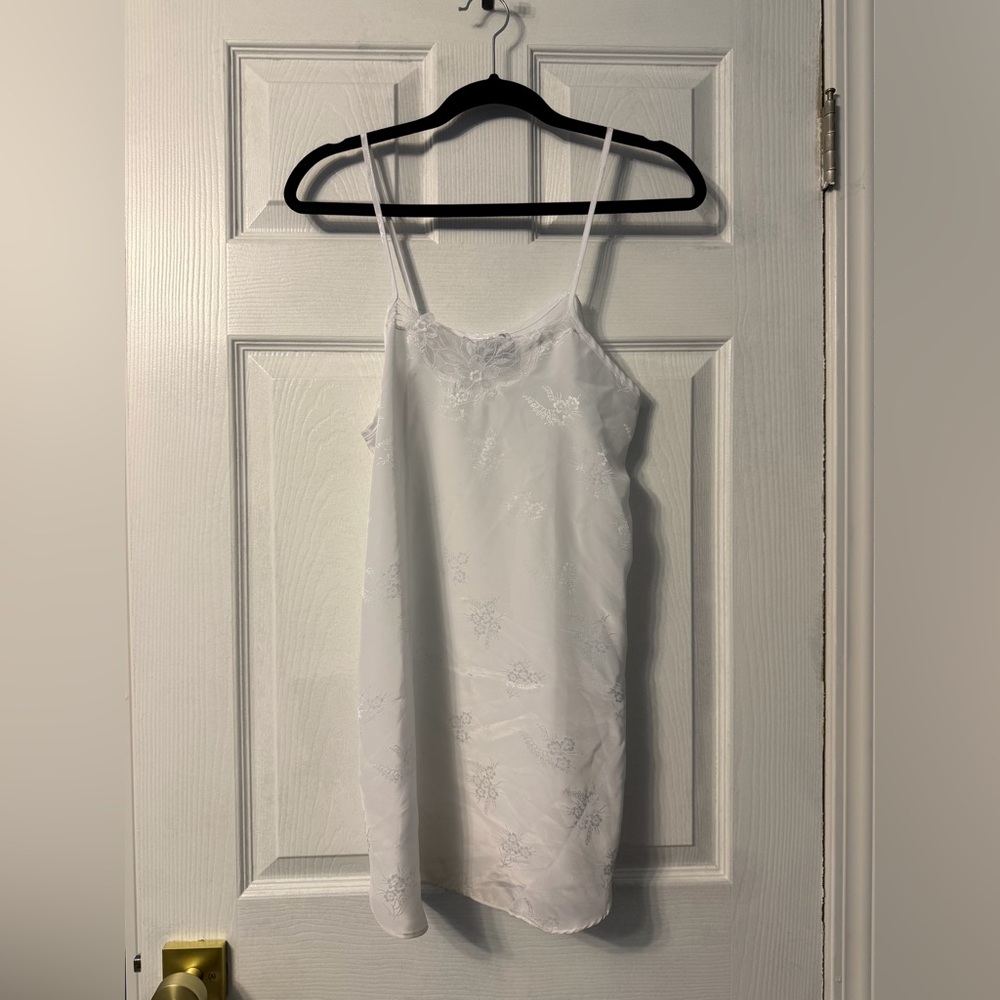 Jayre white embroidered printed cami size medium